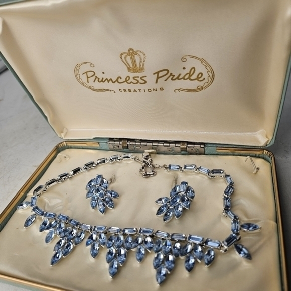 Vintage ice blue‎ rhinestone with matching earrings - Picture 7 of 7